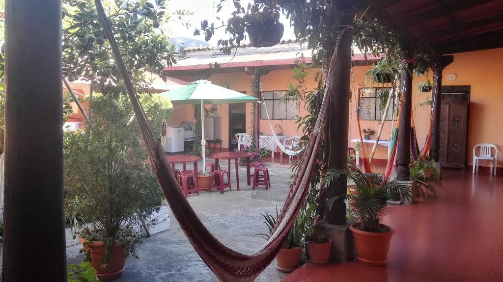 Hostal Morenos Antigua Exterior foto