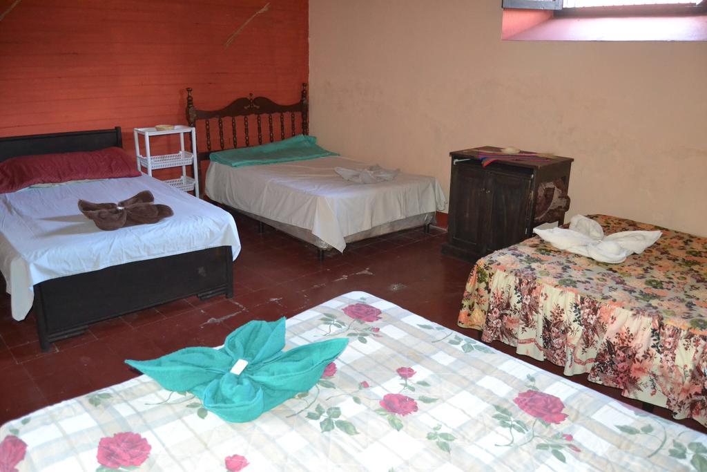 Hostal Morenos Antigua Exterior foto